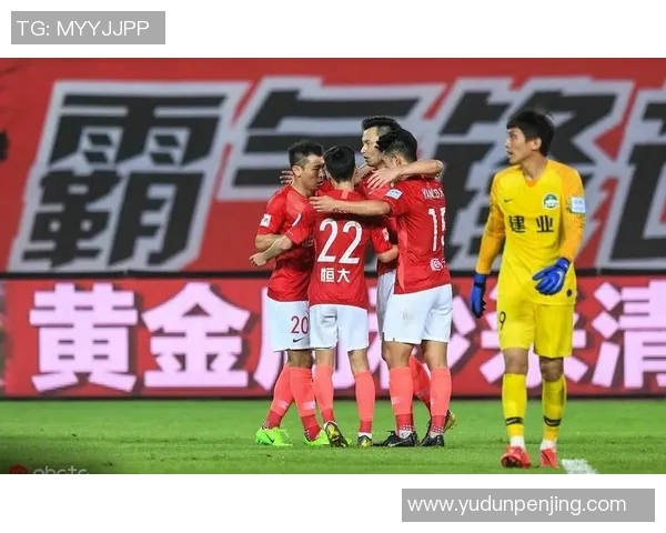 恒大与建业历史交锋比分回顾及精彩瞬间分析